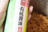 口感饱满的酱油炒面做法图解2)