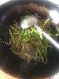 家常菜素炒茄条做法图解5)