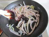 美味的酱爆鱿鱼韭菜花做法图解5)