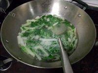 美味的白菜肉丸汤做法图解3)