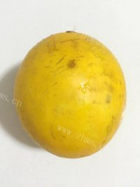 美味的香瓜酸奶盅做法图解1)
