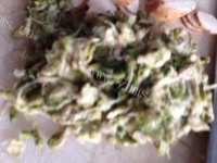 美味的槐花山药蛋做法图解3)