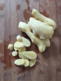 养生红糖玫瑰姜枣膏做法图解3)