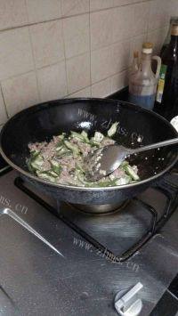 营养丰富的秋葵炒牛肉做法图解9)