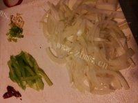 味道不错的洋葱炒牛肉做法图解3)