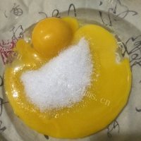 自制芒果戚风蛋糕做法图解2)