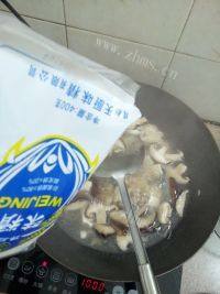 家庭版香菇豆腐汤做法图解9)