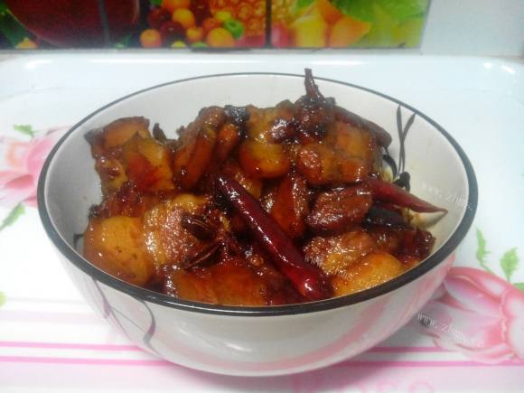 色泽鲜亮的家常红烧肉