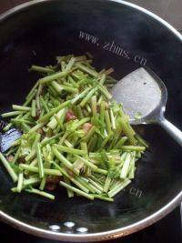 自制芹菜炒肉做法图解3)