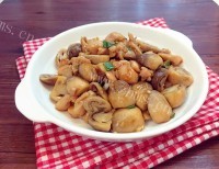 家常鸡腿肉炒草菇做法图解12)