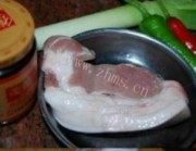 家常菜香辣五花肉做法图解1)