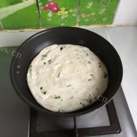 自制椒盐葱花饼做法图解9)