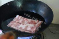 健康营养的排骨炖土豆做法图解1)