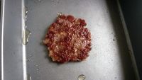 自制牛肉汉堡做法图解9)