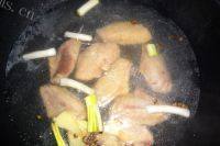 美味的黄焖鸡翅做法图解3)