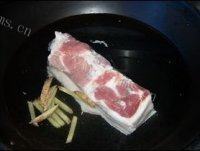 营养丰富的芋头扣肉做法图解2)