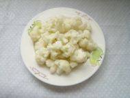 家常菜番茄炒菜花做法图解2)