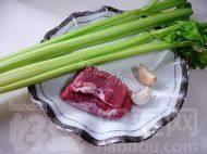 家常菜西芹炒肉丝做法图解1)