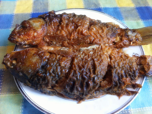 色香味俱全的红烧鲫鱼