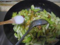芹菜肉片做法图解7)