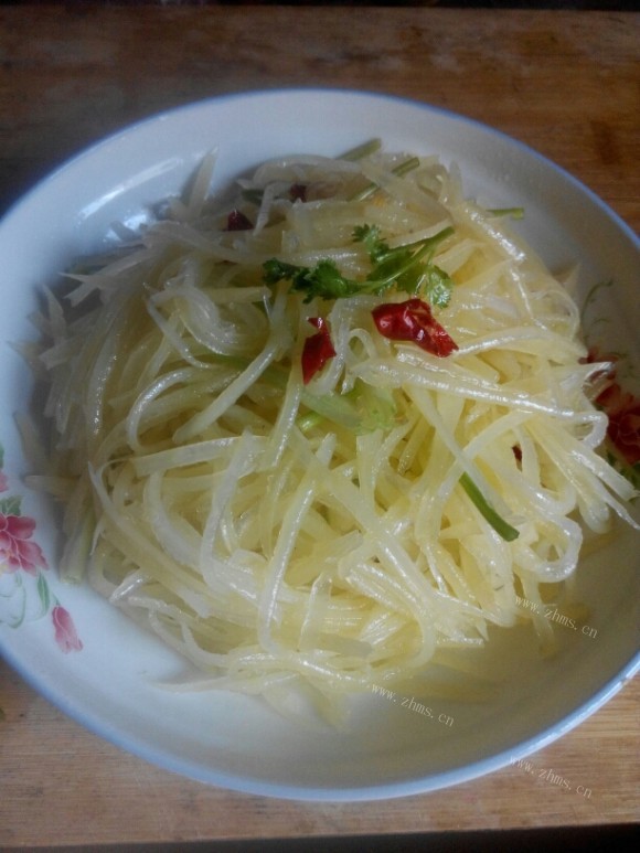 诱人的酸辣土豆丝