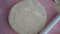 美味的佛卡恰面包做法图解3)