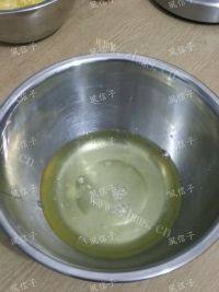 自制酸奶戚风做法图解6)