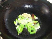 家常菜雪里蕻炒黄豆做法图解5)
