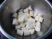 鲜美的虫草花山药羊肉汤做法图解5)