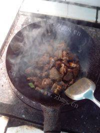 家有大厨之土豆炖牛肉做法图解5)