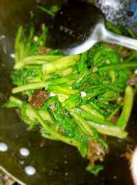 营养丰富的豆豉鲮鱼油麦菜做法图解5)