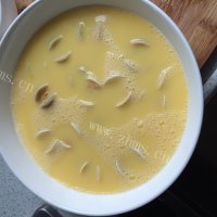 美味的蛤蜊炖蛋做法图解4)