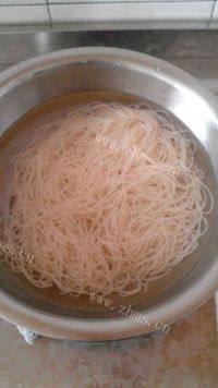 美味的豆角打卤面做法图解5)