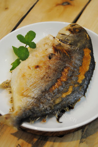 美味的香煎鲳鱼
