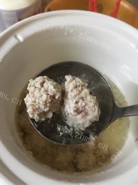 鲜美海马瘦肉汤做法图解10)