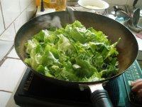 色味俱佳的炒生菜做法图解4)
