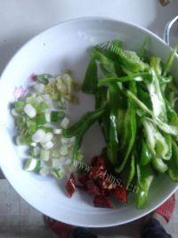 家常菜酸菜炒肉丝做法图解3)