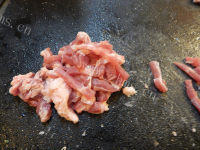 家常菜豆芽炒肉做法图解2)