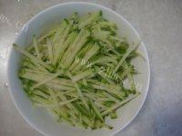 家常菜萝卜炖虾做法图解2)