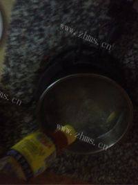 美味的莲藕骨头汤做法图解4)