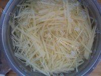 「DIY美食」青椒土豆丝做法图解3)