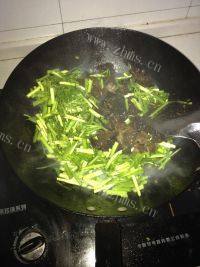 超级好吃的芦蒿炒肉丝做法图解4)