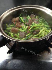 好吃的牛肉炒蒜苔做法图解12)