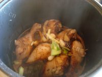美味电饭煲烤鸡腿做法图解4)