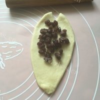 自制蜜豆面包卷做法图解8)
