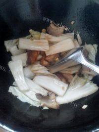 家常菜五花肉白菜炖粉条做法图解7)