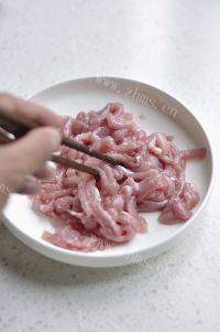 家常菜雷笋炒肉丝做法图解3)