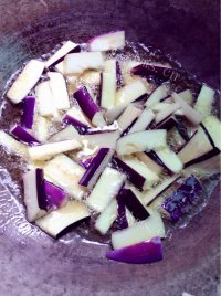 家常菜肉末茄子做法图解2)