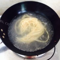 芳香四溢的肉丝面做法图解9)