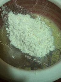 戚风杯子蛋糕做法图解12)